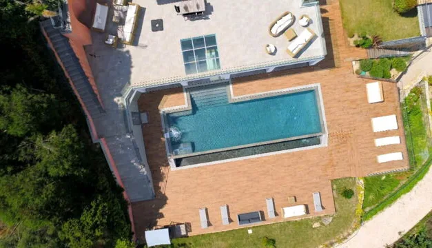 Travaux XXL : piscines et lagons sur RMC Story : ces chantiers démesurés qui transforment les jardins en oasis