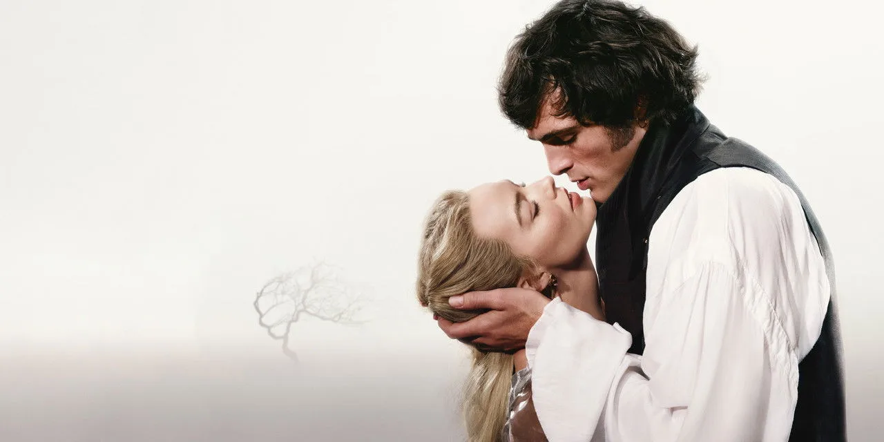 Hurlevent sur Canal+ : Margot Robbie et Jacob Elordi ravivent la passion dévorante d’Emily Brontë