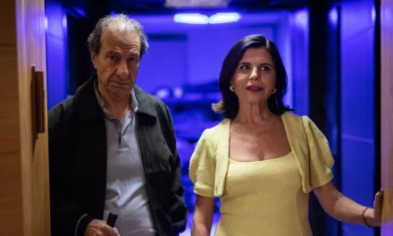 Karaoké sur TMC : Michèle Laroque, cantatrice déchue, et Claudia Tagbo se lancent dans un concours improbable