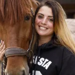 L’amour est dans le pré 2026 : qui est Manon, l’éleveuse de chevaux atteinte de mucoviscidose ?