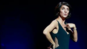 Madame Foresti sur TMC : Florence Foresti transforme la crise de la quarantaine en fou rire