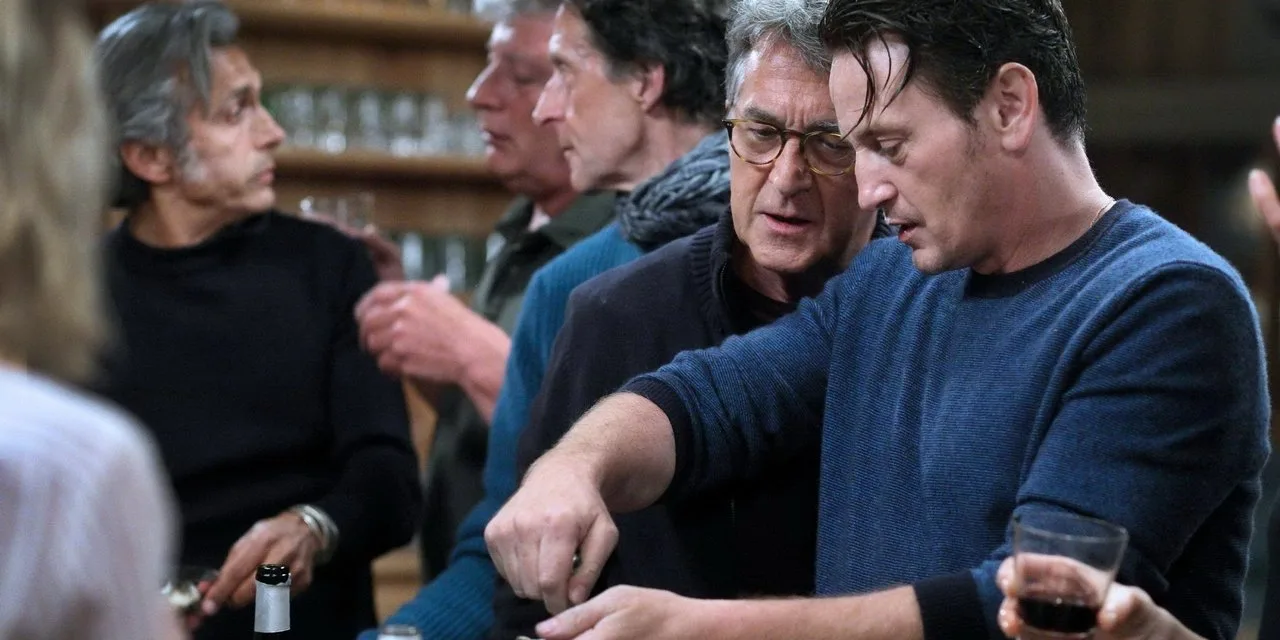 Nous finirons ensemble sur W9 : la bande des Petits Mouchoirs se retrouve au Cap Ferret pour une soirée surprise