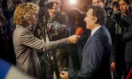 Second tour sur France 2 : Albert Dupontel signe une satire politique féroce et drôle