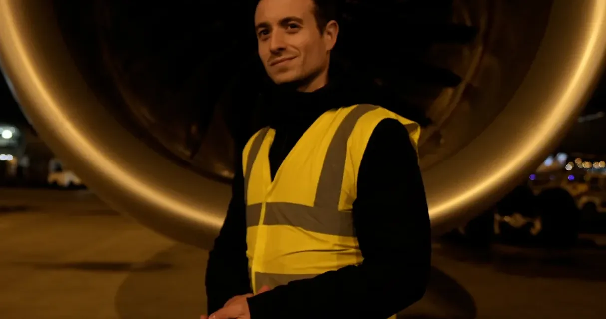 Sur le front sur France 5 : Hugo Clément enquête sur la face cachée de la « mode avion »