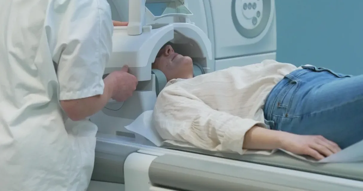Traitements hormonaux : un nouveau scandale sanitaire ? sur France 5 : l’enquête d’Enquête de santé sur l’Androcur