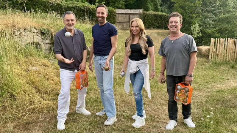 Frédéric Lopez et ses invités dans Un dimanche à la campagne