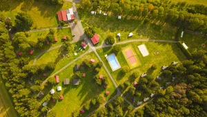 Un été au camping sur CStar : Romain et ses animateurs jouent la dernière carte d’une saison éreintante