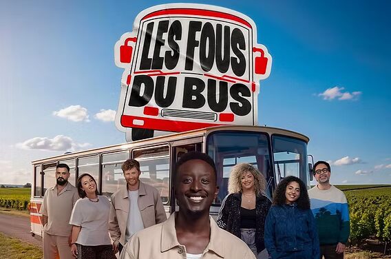 Les Fous du Bus sur Prime Video : Ahmed Sylla embarque six humoristes dans un road trip à travers la France
