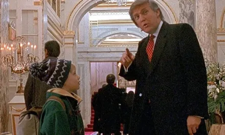 Maman, j’ai encore raté l’avion : pourquoi Donald Trump apparaît-il dans le film avec Macaulay Culkin ?