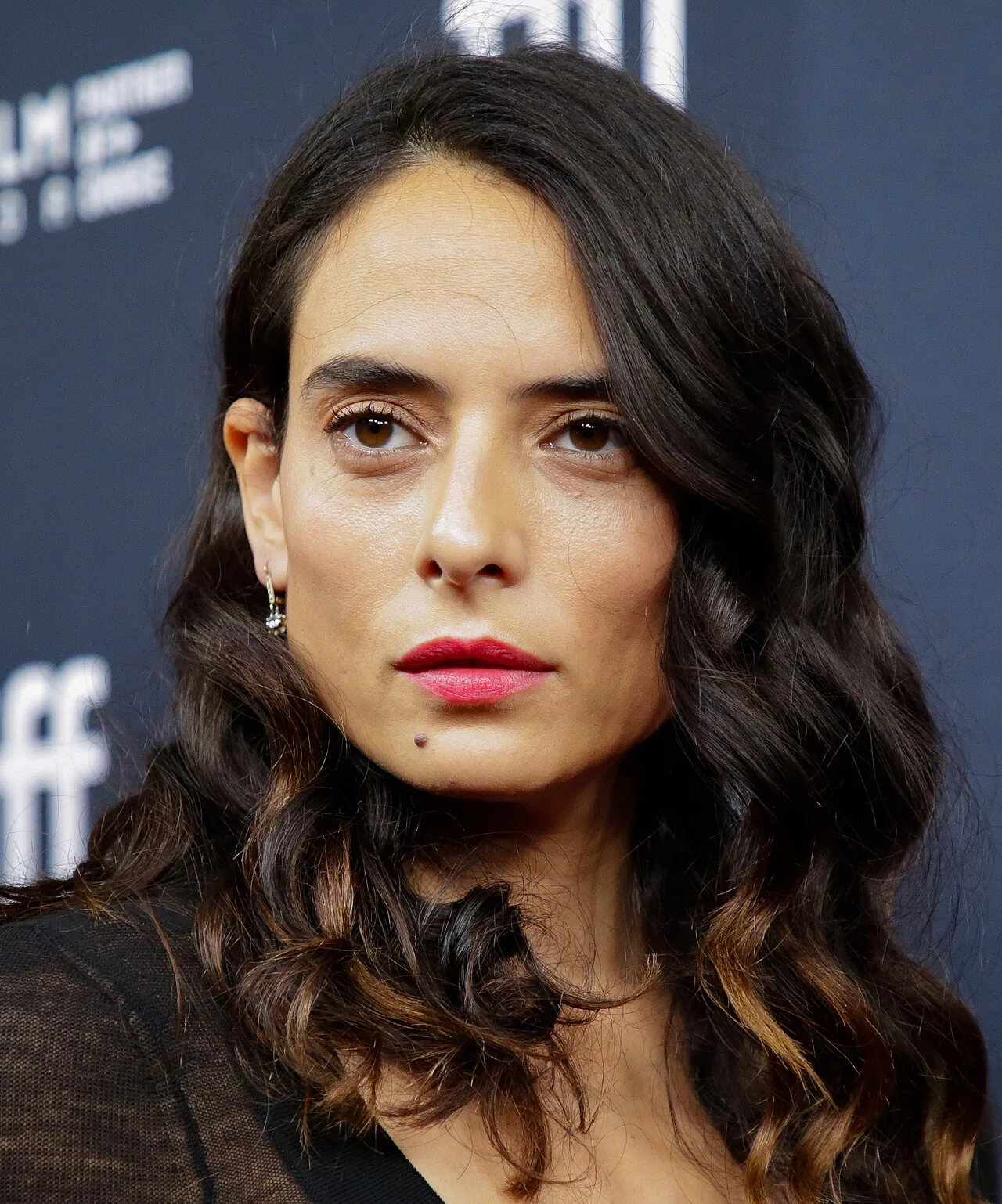 Nailia Harzoune, interprete de Justine dans Singapura