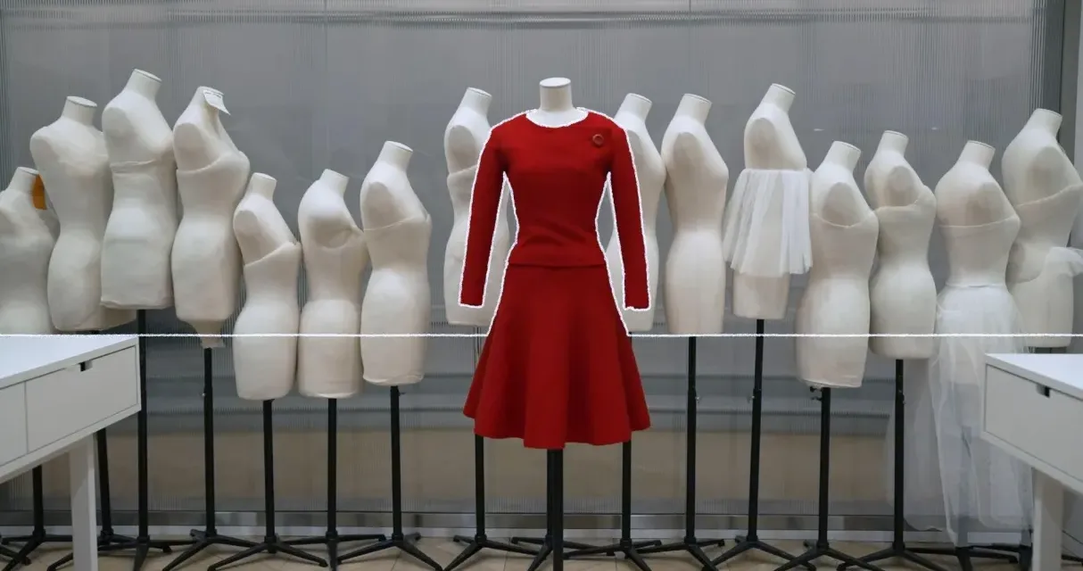 Le luxe, un pouvoir français sur France 5 : Laurent Delahousse décrypte le soft power de la mode