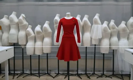 Le luxe, un pouvoir français sur France 5 : Laurent Delahousse décrypte le soft power de la mode