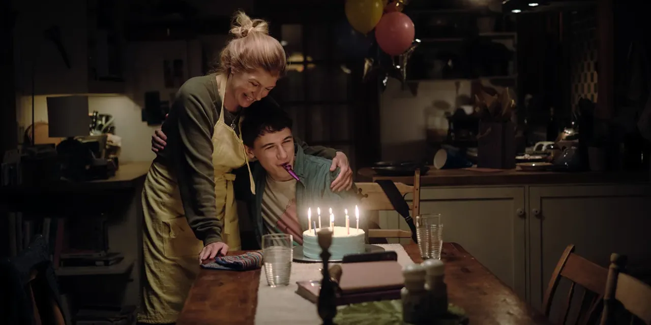 Phony sur Disney+ : qui est Sam Nivola, le jeune acteur qui incarne Sonny Cooke ?