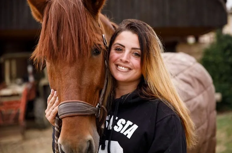 L’amour est dans le pré saison 21 : qui est Manon, éleveuse et dresseuse de chevaux en Haute-Garonne ?