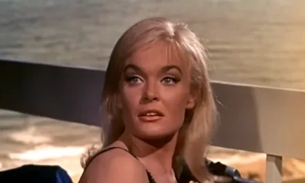 Goldfinger sur France 3 : Shirley Eaton a-t-elle vraiment failli mourir recouverte de peinture dorée ?