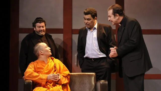 Bonté divine ! sur France 4 : un prêtre, un rabbin, un imam et un bonze passent à table
