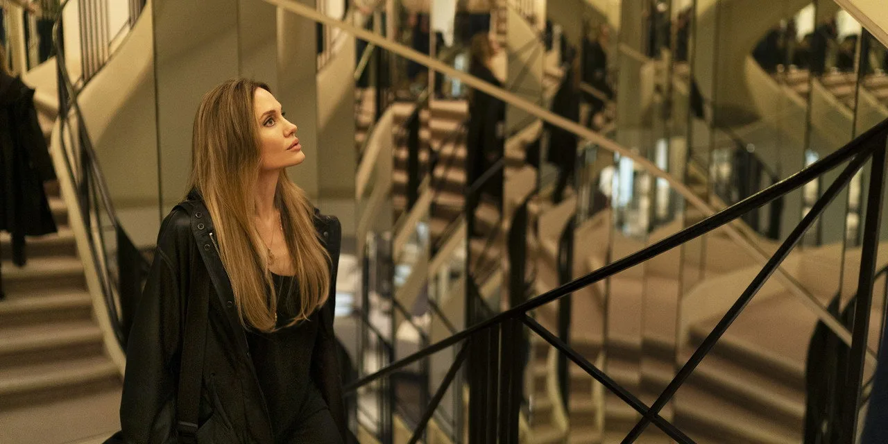 Coutures sur Canal+ Cinéma : Angelina Jolie bouleversée en pleine Fashion Week dans le film d’Alice Winocour