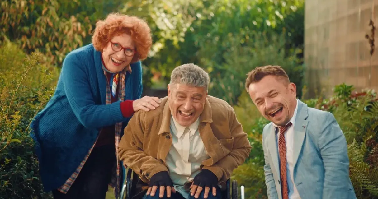 Immeuble Partagé sur France 2 : la saison 2 de la comédie du vivre-ensemble, avec Adda Abdelli et Théo Curin