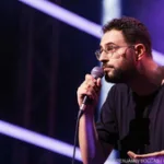 Hakim Jemili : Super sur France 4 : l’humoriste du Woop déroule son premier seul en scène ce mardi soir