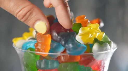 Grands reportages sur TF1 : « Je vous ai apporté des bonbons », la bataille sucrée des artisans confiseurs