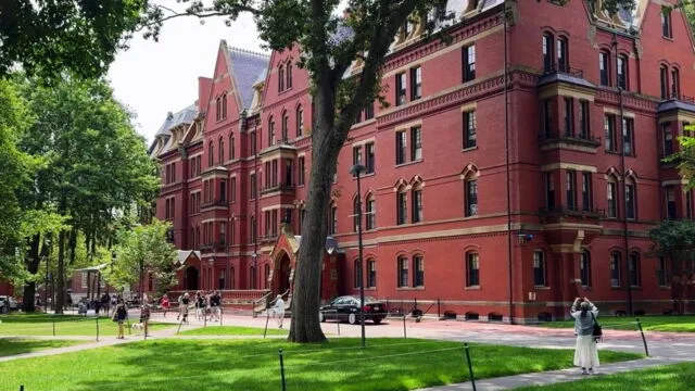 La bataille de Harvard sur Arte : récit du bras de fer entre l’université américaine et Donald Trump