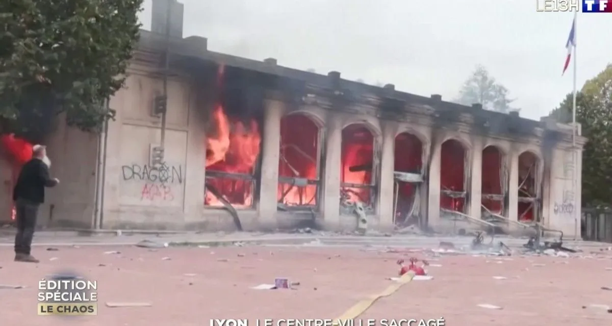 Violences à Lyon : pourquoi l’office de tourisme de Bellecour a-t-il été incendié ? Les images du JT de TF1