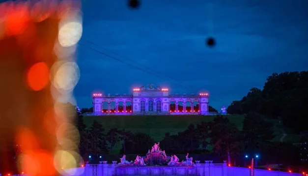 Le concert des nuits d’été de Schönbrunn sur France 4 : Bryn Terfel et le Philharmonique de Vienne illuminent les jardins impériaux