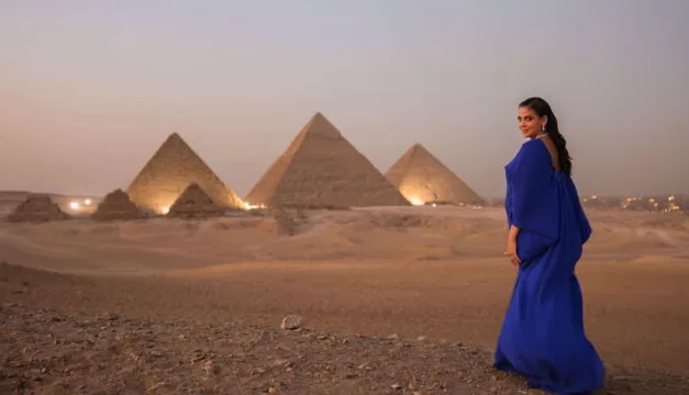 Le grand concert des pyramides sur France 4 : la soprano Fatma Saïd fait chanter Gizeh entre opéra et mélodies d’Orient