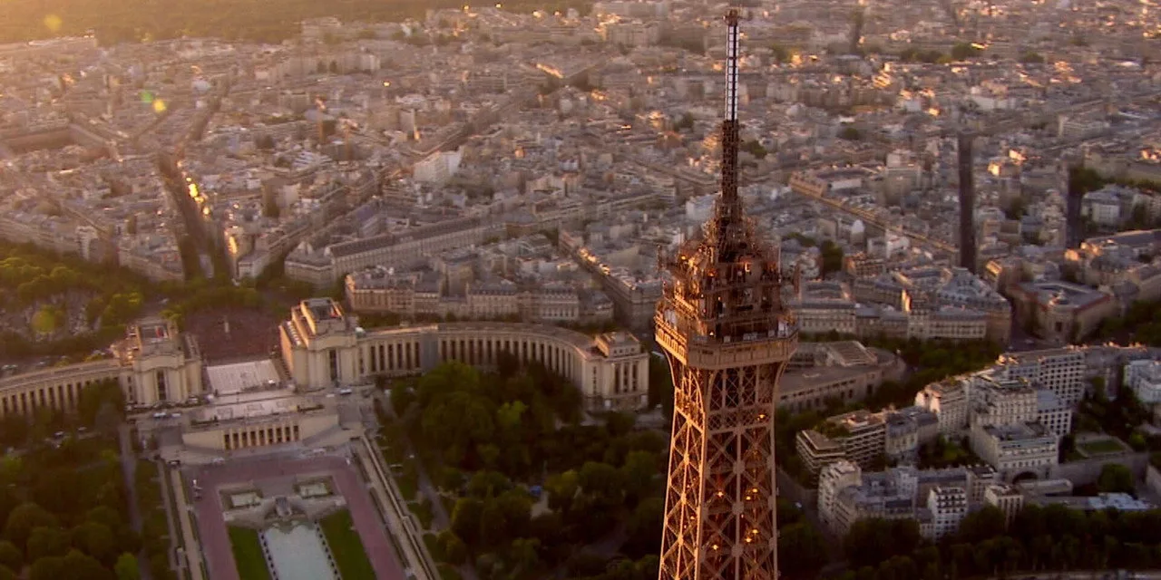 Un soir d’été sous la tour Eiffel sur France 4 : la Maîtrise de Radio France enchante le Champ-de-Mars