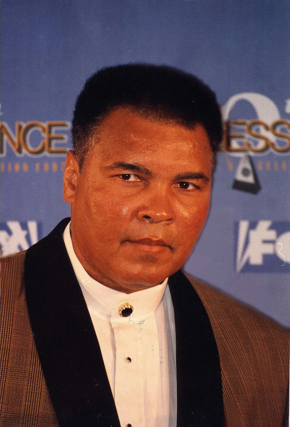 Mohamed Ali, icône de la boxe et figure mondiale