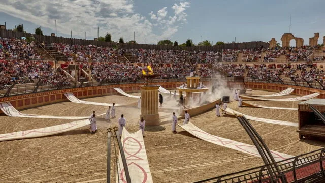 Puy du Fou sur RMC Story : les secrets du parc élu meilleur du monde et de ses spectacles grandioses